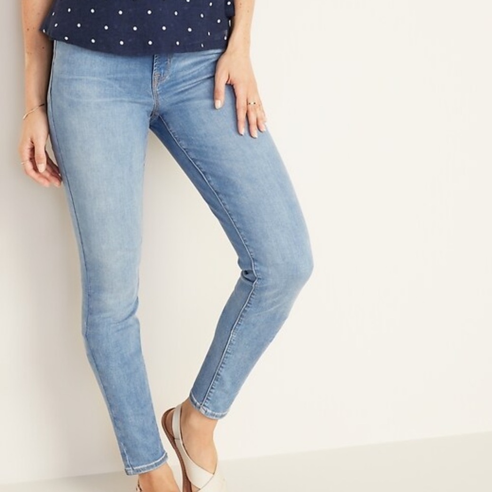Old Navy - Mid-Rise Built-In Sculpt Rockstar Jeans for Women (size 16)
